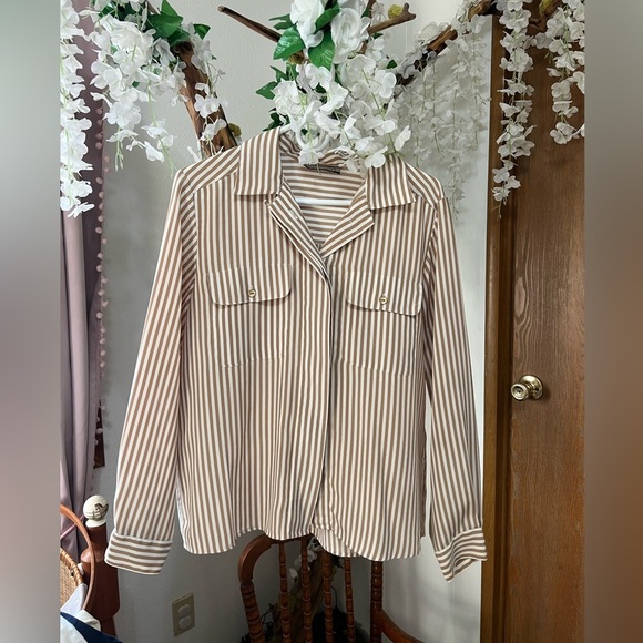VINTGE Beautiful Button Down Blouse - Picture 2 of 6